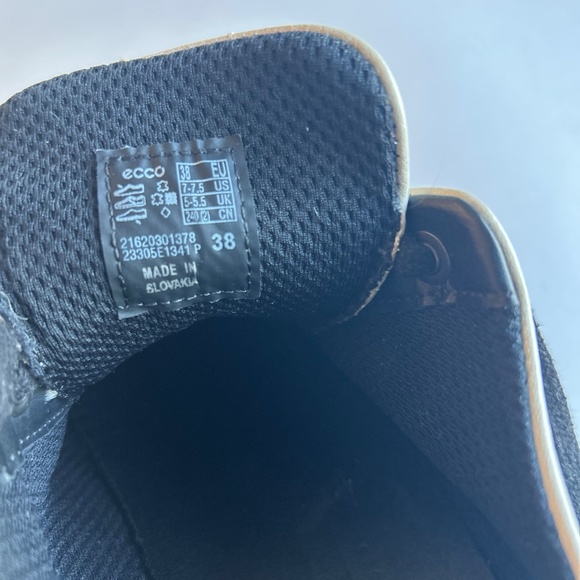 Ecco Ivory Leather Black Rubber Outsole Sneakers size 7.5 - Picture 13 of 13